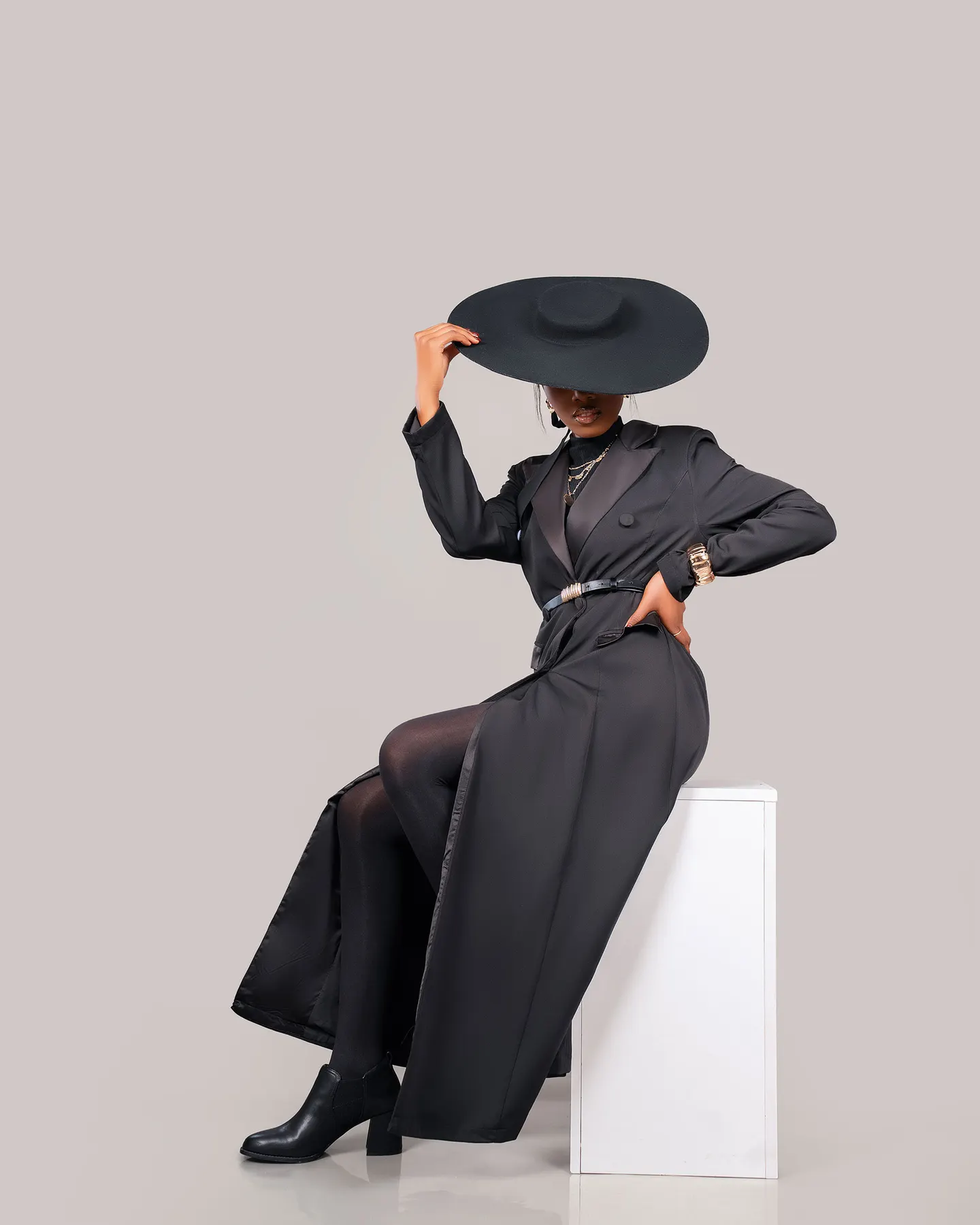 Fashion portrait with a wide-brim hat, studio session